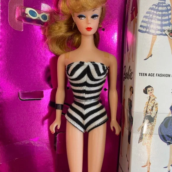 35th Anniversary Barbie original 1959 Barbie & package special edition 1993 - Picture 2 of 12